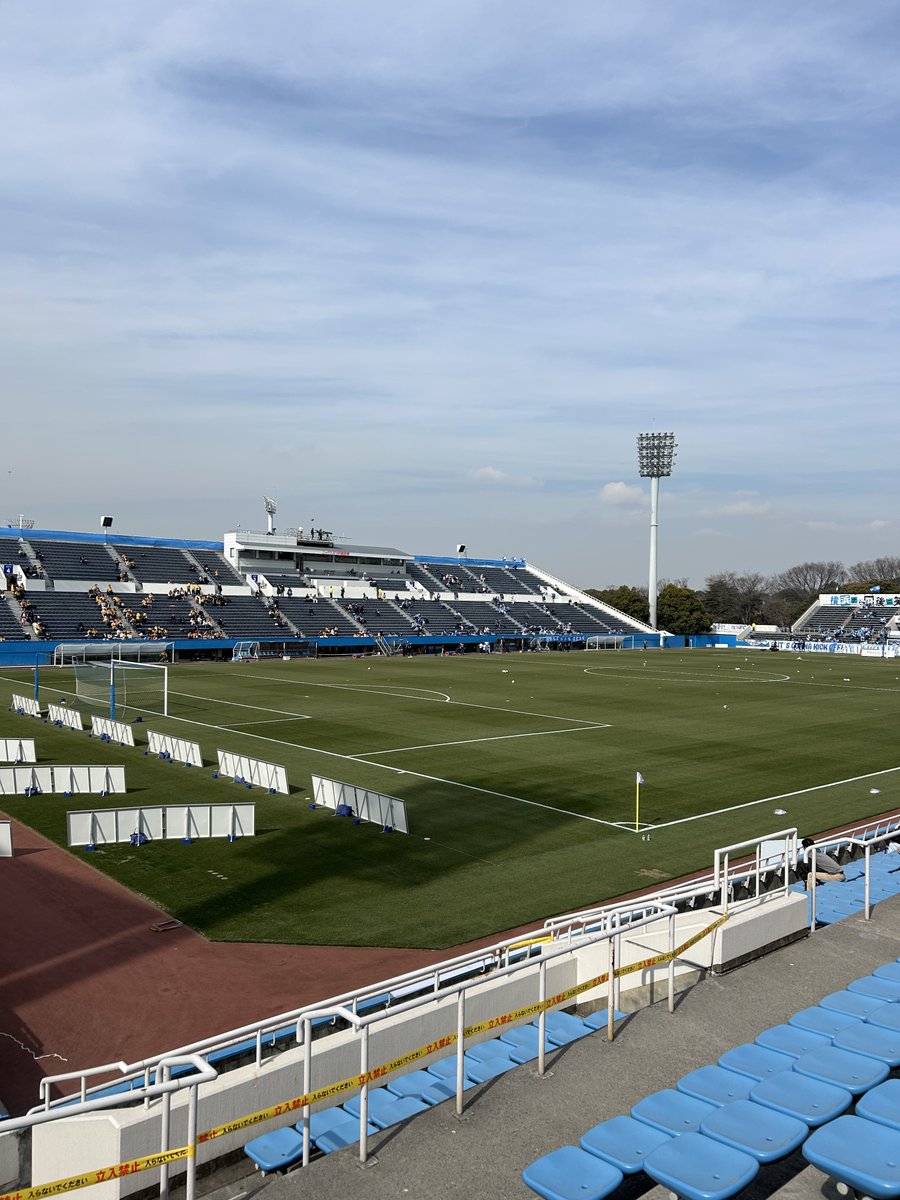 bearsanlefty's tweet photo. 2026年サッカー初観戦
横浜FC対ベガルタ仙台を観にきました

(@ ニッパツ三ツ沢球技場 in 横浜市, 神奈川県) https://t.co/i2eMzJw54E