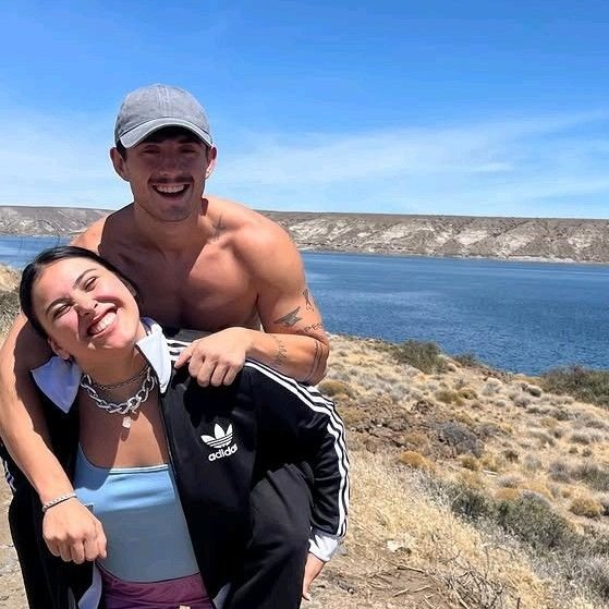 tus amigos son tan afortunados de tenerte y compartir la vida con alguien tan bueno como vos. Como vas a nacer un 14 de febrero? Estabas destinado a ser amor en sus vidas y se nota en cada momento cómo los cuidás y cuánto los amás ❤️‍🩹