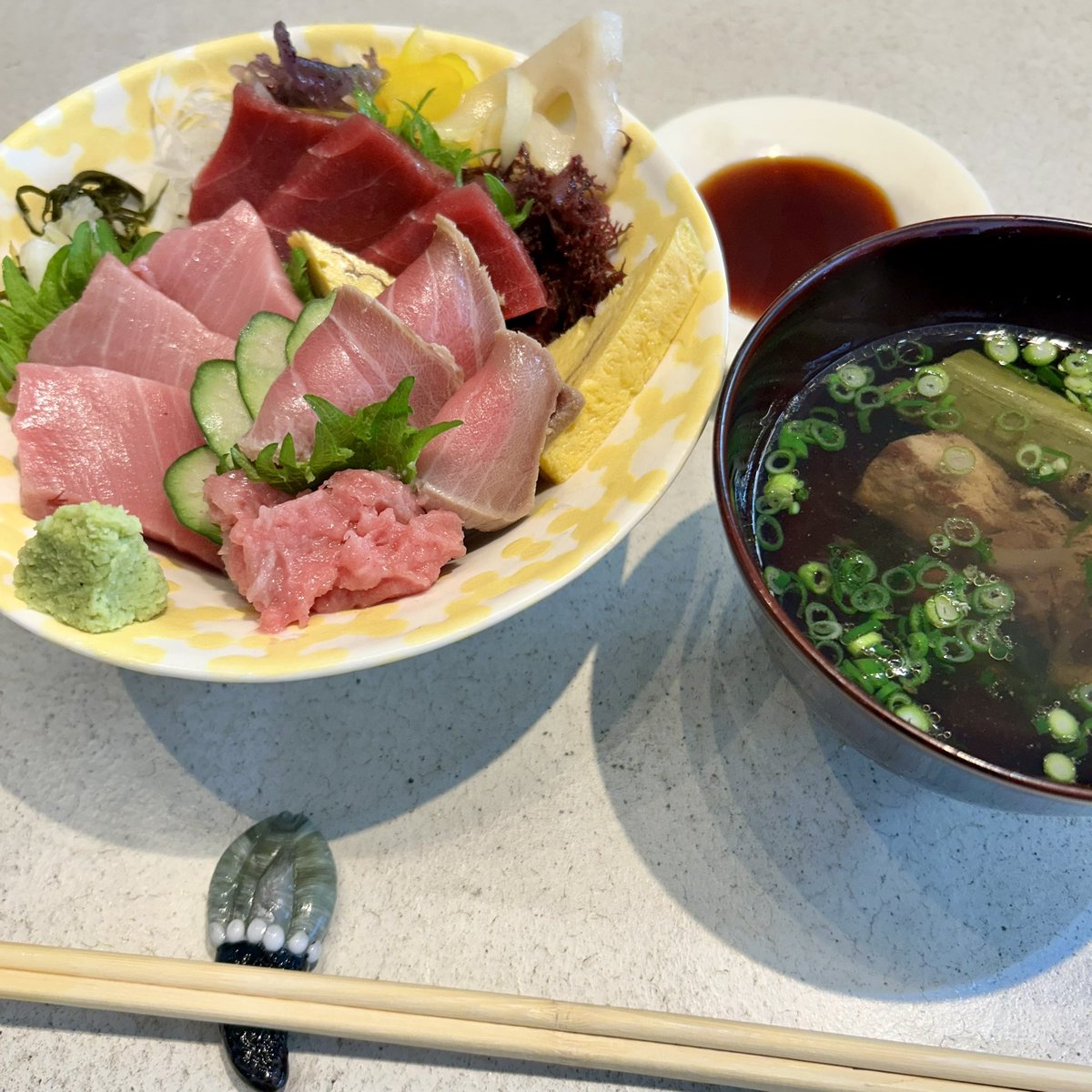 人生最高マグロ丼頂きました。目を閉じて脂の風味を満喫。あ、ギャラリーでグループ展やってるところなんですけどね。店番なんですけどね。ご馳走様でした。
#アクアティックライフ展7