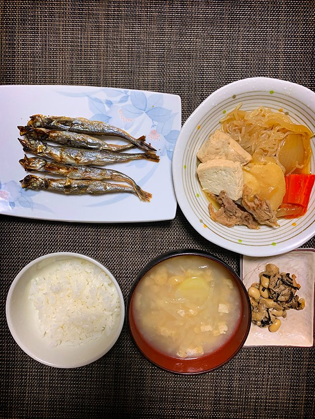 pecobro's tweet image. 遠くは見えるけど
近くは見えない

対象物を遠くに離すと
おぼろげに見える

老眼だ

子供は最も近い存在
だからこそ
見えなかったようだ

子供は近いけど遠い存在
子供も一個の人間

子供が家を出て独立
遠くに離れたから
それが見えた気がする

老眼が進んだようだ

かなりのご無沙汰
昨日はししゃも