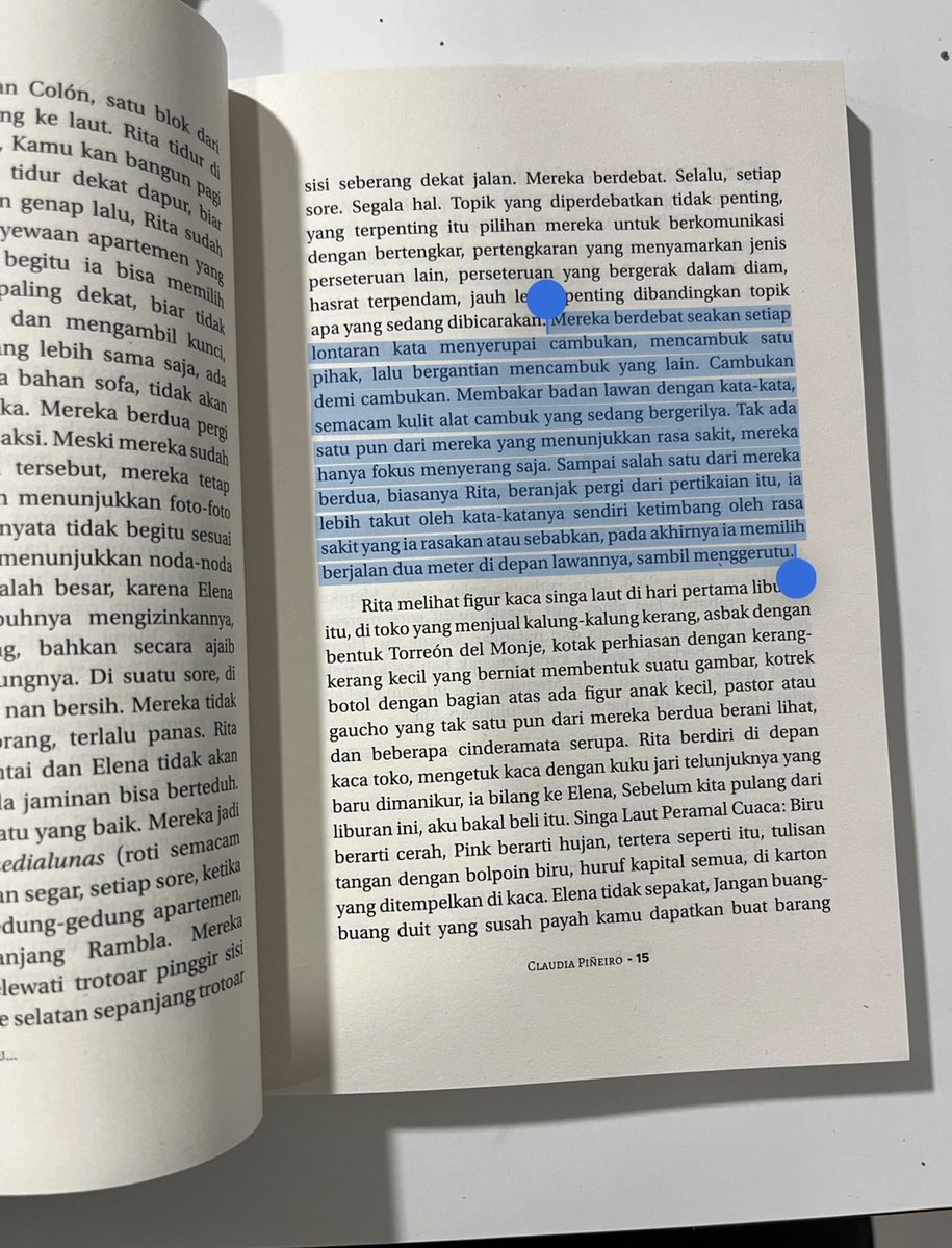 raafian's tweet image. melihat interaksi hubungan antara anak perempuan dan ibunya di sini sungguh manusiawi.

hasil terjemahannya @astridwasis nggak boleh dilewatkan 🫶🏼

#currentlyreading