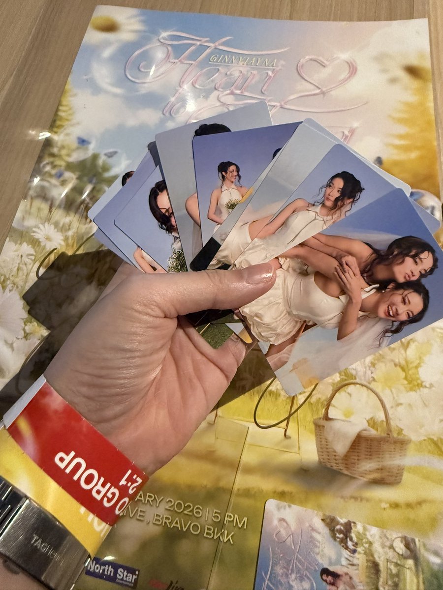 รักพวกเค้ามากๆเลย ตื่นเต้นแทน ไม่ว่าจะเกิดอะไรขึ้น พวกคุณก็คือคนเก่งของพวกเราตลอดไป

GINJAY HEART TO ALKEY
#GinnyJaynaFirstFanconTH