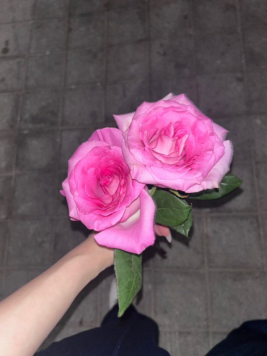 [📸] 260214 WEVERSE | #RIRI_LOVELETTER 

“mwah 😻🫶🏻”

น้องแพรมาอัพรูปในวันวาเลนไทน์ค่ะ แม่สาวคนนี้โซแซ่บสุดๆ หลงไม่ไหวเลยค่ะ 😍💘

#PHARITA #파리타 #BABYMONSTER