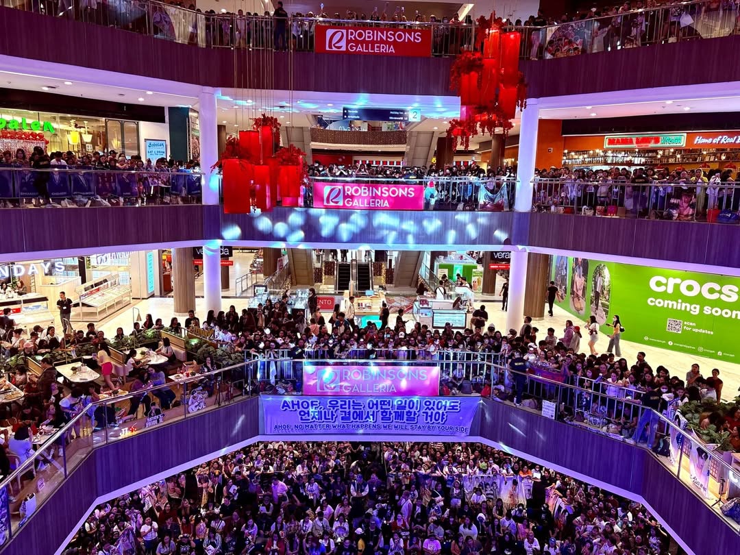 ahofchartdata's tweet image. [📷] [RMusicFest] 260214

Crowd at AHOF's Fan Sign in Robinsons Galleria Ortigas, Philippines today. ♡ 

🖇 instagram.com/p/DUuUnTEgUXP/…

FALL IN LOVE WITH AHOF 
#AHOFValentinesSpecial2026 
#RMusicFest #AHOF #아홉 
@AHOF_official