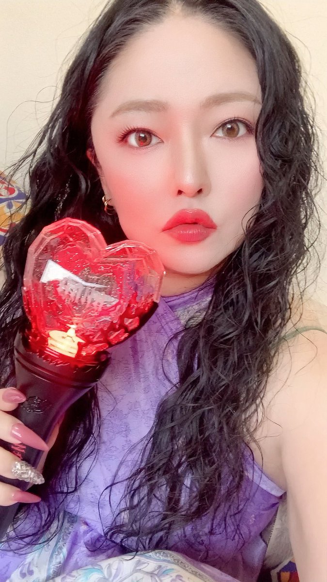 HANAのペンライト届いたー ペンライト買ったの人生初なんだけどデカさ