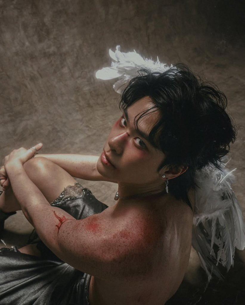 แจ๊คกี้คือวิชวลมากกก แมสยังความวิชวลนี้  ขอบคุณกี้ที่ทำให้เป็นวันวาเลนไทน์ที่หล่อที่สุดเลยคับบ🪽🤍
#JackieJackrin -- ✩