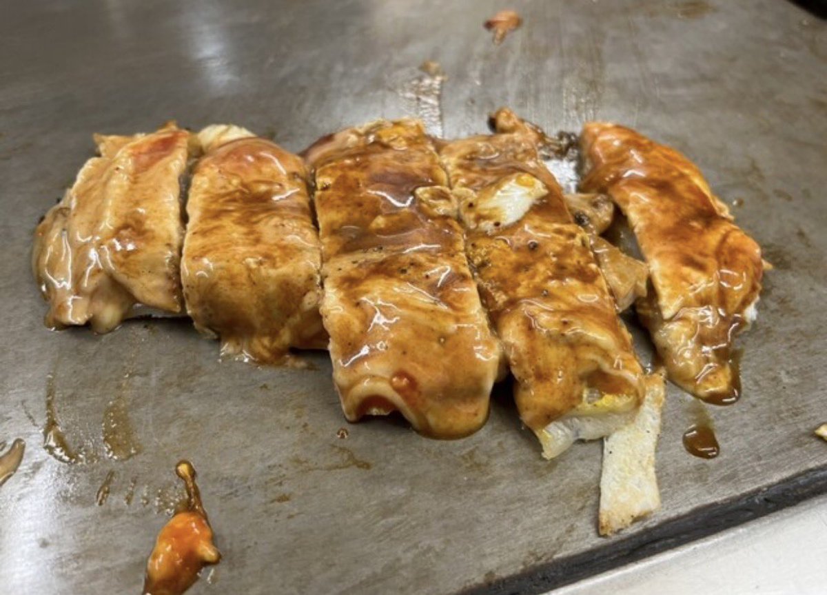 maimon2022's tweet photo. ちょっと調べてみたが、とん平焼きの発祥は、お初天神のところの本とん平のようなんだが、確かにここのとん平焼きが、私のとん平焼きのイメージ
今度はこのイメージで作ってみよう https://t.co/4LmMkKaAxe