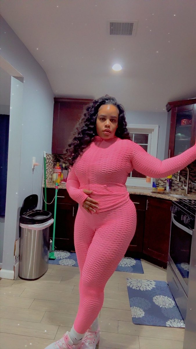 Apple1Don876's tweet photo. Soft heart. Clear mind. Pretty standards.💗

Choosing peace, romance, and pink everything.🌸 https://t.co/bJmK5S2wqH