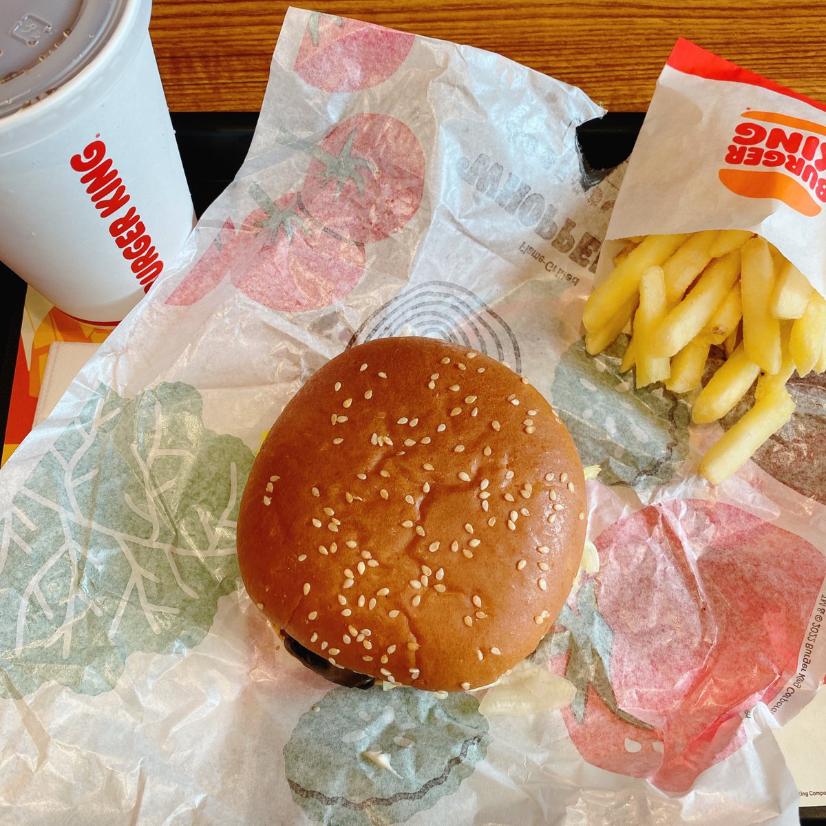 裏旭屋めっちゃ気に入った😍
本物の美味しいやつ厳選してる
お店の人もアットフォーム☺️

ポテト食べたいから熱🍟
ハンバーグ好きだし止まらない
ここはモス置いといてね

#絶望ライン工