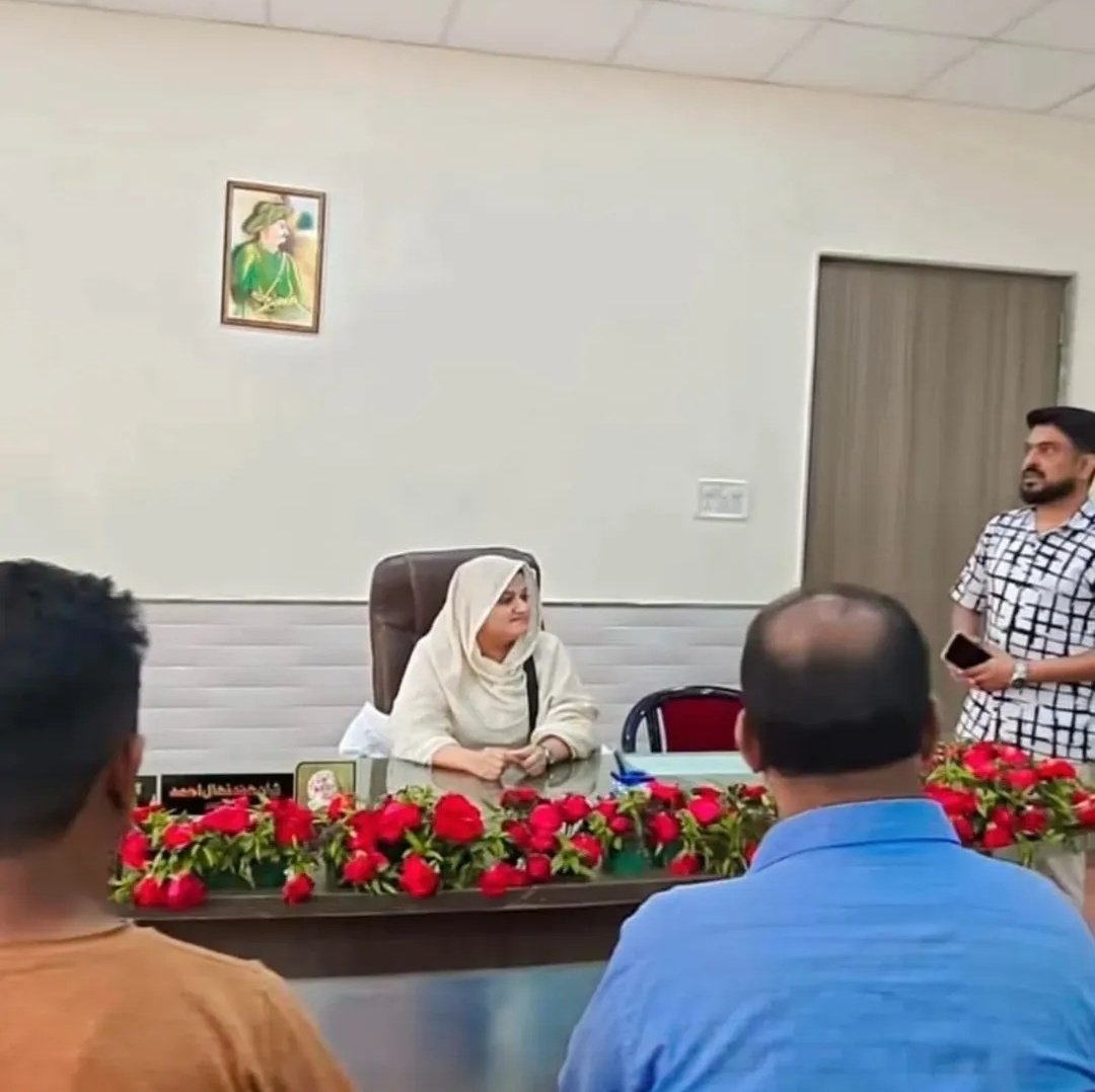 मालेगाव उपमहापौर कार्यालयात टिपू सुलतानचा फोटो 

छ्त्रपती शिवाजी महाराजांच्या भूमीत हिंदूंची मंदिरे पडणाऱ्या धर्मांध टिपू सुलतानच उदात्तीकरण