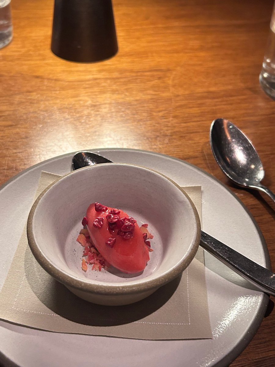 [📸] 260214 WEVERSE | #RIRI_LOVELETTER 

น้องแพรกับดอกไม้เข้ากันที่สุดเลยค่ะ แอดใจเหลวไปหมด 🫠✨

#PHARITA #파리타 #BABYMONSTER