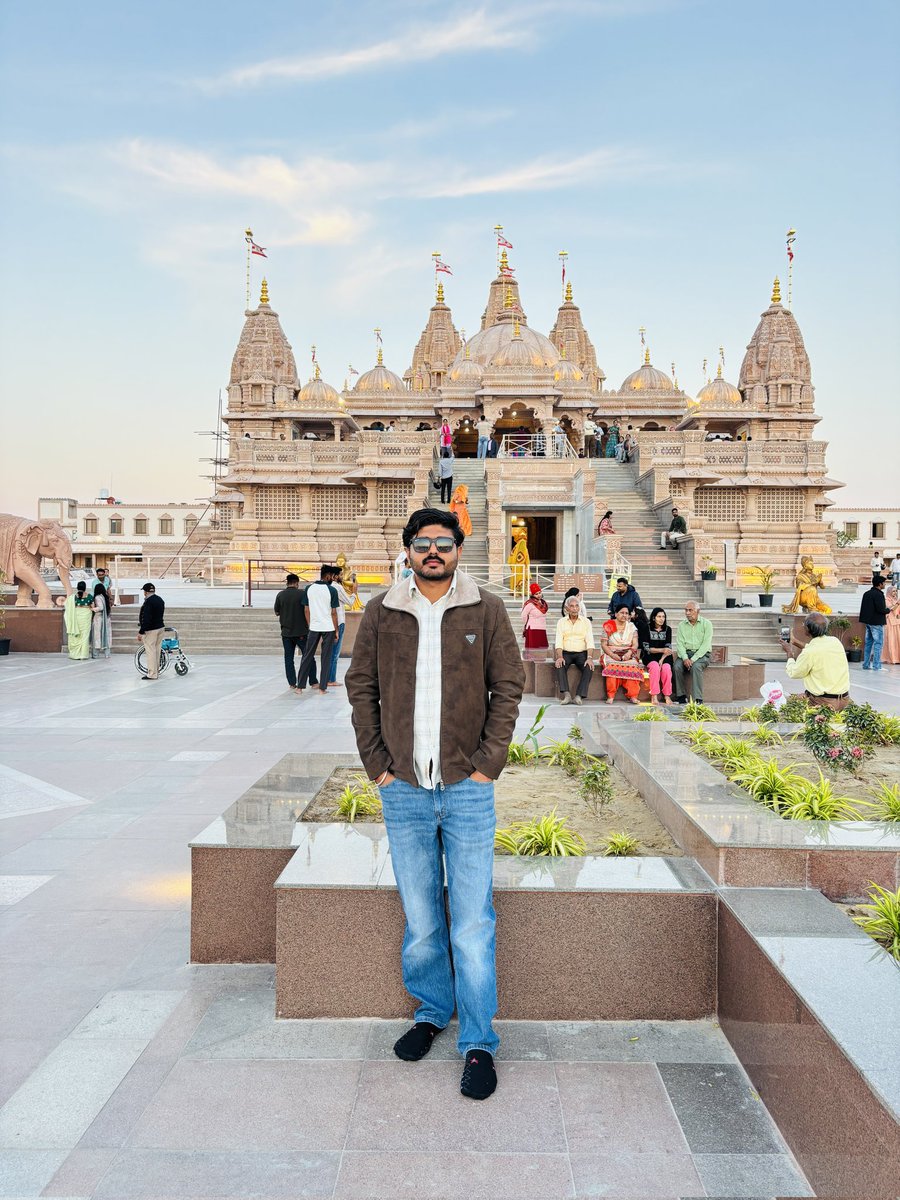 jitendrajnvu_9's tweet photo. Swaminarayan Akshardham is a place where beautiful art and devotion to God can be seen together. 🙏✨
#akshardham 
#Jodhpur https://t.co/wHYvLgaVyp