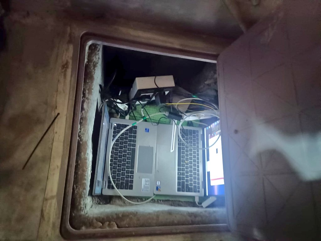 Sachingupta's tweet photo. उत्तराखंड में 4 फरवरी से SSC द्वारा MTS भर्ती परीक्षा कराई जा रही है। देहरादून के परीक्षा केंद्र "महादेव डिजिटल जोन" पर मास्टर कम्प्यूटर लगाकर हैकिंग करके नकल कराई जा रही थी। UP और उत्तराखंड STF ने 2 आरोपी पकड़े। नीतीश कुमार और भास्कर नैथानी। https://t.co/lQ8o1jQ8x5