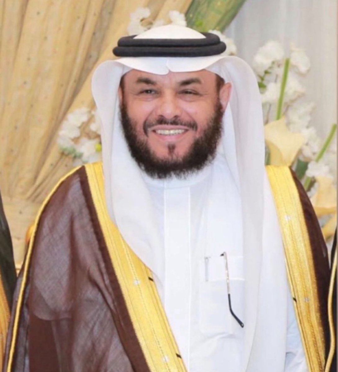 profsufran's tweet photo. رحل عن الدنيا #علي_بن_سعد_آل_شبلان (أبو عبدالعزيز)، رجلٌ نحسبه – والله حسيبه – ممن يتركون أثرًا أوسع من المناصب، وذكرًا أبقى من العناوين.

جمع بين تواضعٍ يرفع قدره، وحُسنِ خُلقٍ يسبق تعريفه، وطيبةِ نفسٍ تُطمئن من لقيه، وحبٍّ للخير لا يضيق به الوقت ولا تُطفئه المشاغل.

كان أبو عبدالعزيز نموذجًا وقدوةً لرجل الأعمال الذي يمثّل مجتمعنا بأخلاقه قبل إنجازه؛ مروءةٌ في التعامل، وصدقٌ في الحضور، وسمعةٌ تُروى بالخير.

أحسن الله عزاء أهل وذويه ومحبيه وربعه.

اللهم اغفر له وارحمه، واجعل ما قدّم شاهدًا له لا عليه، وألهم أهله وذويه ومحبيه الصبر والسلوان. إنا لله وإنا إليه راجعون.