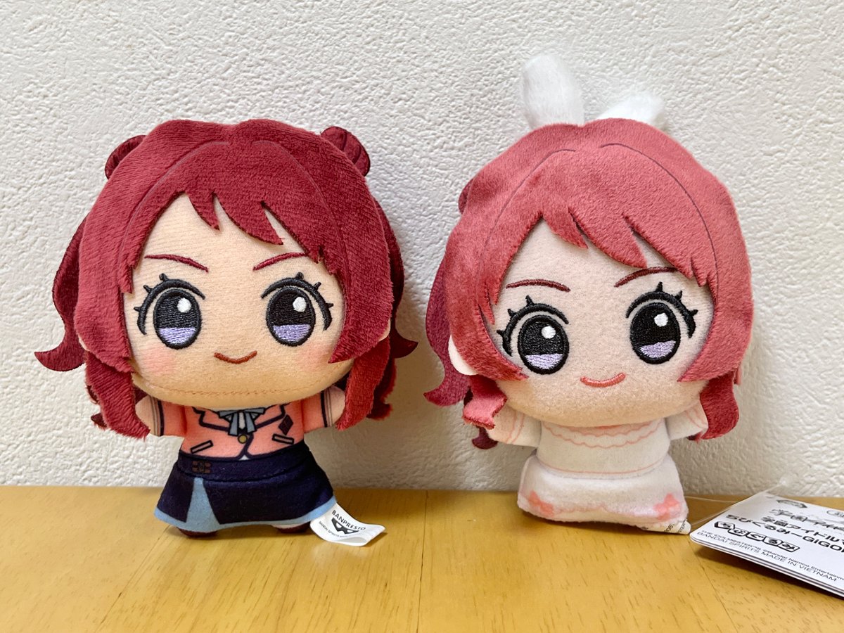 patmtatm's tweet photo. GiGOぬい所感
制服ぬいよりほんの少し小さめ
色味は結構明るめ 髪の生地が若干薄くなってる？
うさ耳の付け根はしっかりしてるので折れ曲がる心配はそこまでなさそう この辺は個体差によるかも
一応限定ぬいなのでぬいの作りは比較的安定してる方だと思います 何より可愛い https://t.co/yOGwc5iCg9