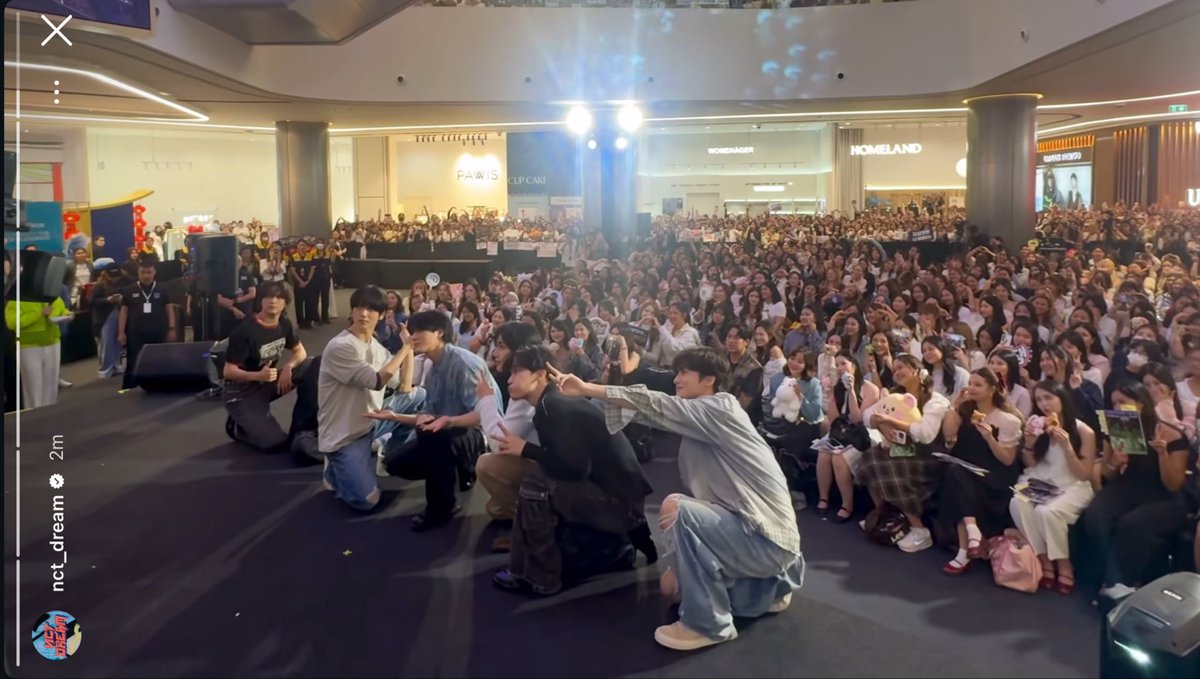 ทุกคนผีหลอกกก ทีมสี่มันมาลงงานไซน์สดที่ไทยให้ได้แล้วว ว้าวๆๆ ครั้งแรกกเลยเนอะ ละทำไมยังไม่ลงเป็นโพสต์อีกก อย่าเม็ด