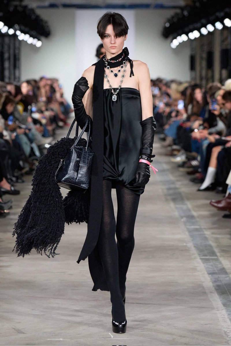 Quintessential 90s seductive GRUNGE of ✨️7 For All Mankind✨️ Fall/Winter 2026.🪡