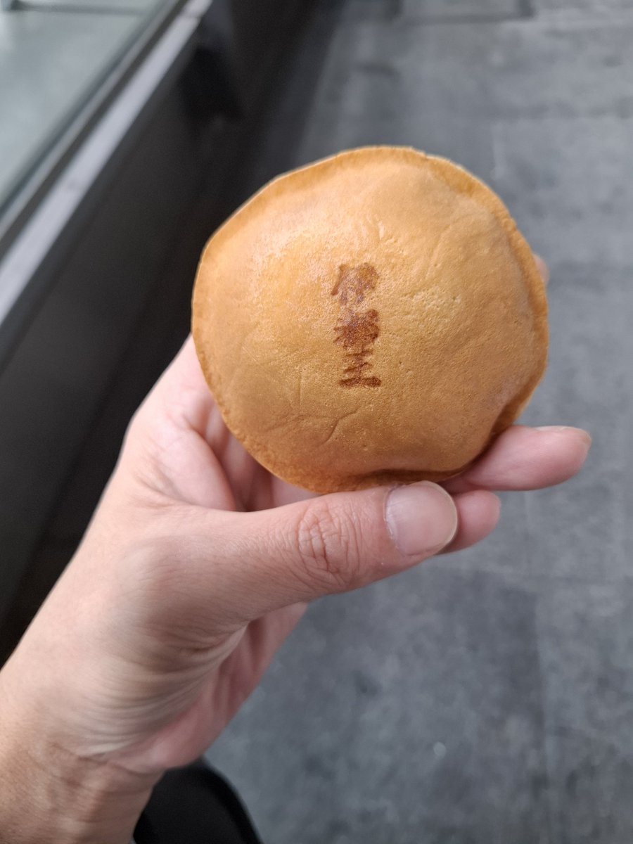 okabe1982's tweet photo. 伊都きんぐのあまおう生どら焼き＼(^-^)／ https://t.co/2l8vmMKIB9