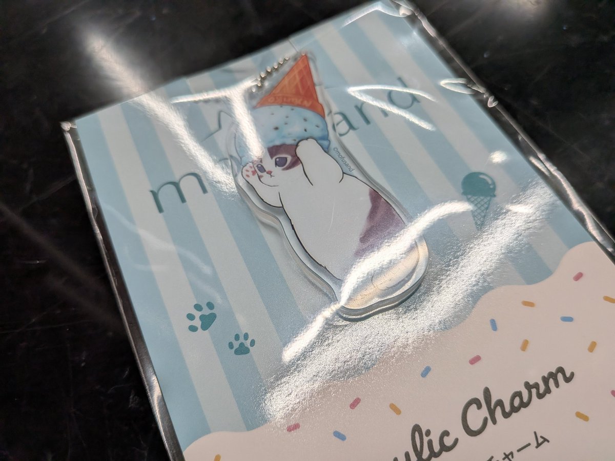 モフサンドのアニメ可愛すぎて毎日見てる🥰　これは後輩ちゃんから頂いたファミマコラボのチョコミントにゃん🍀