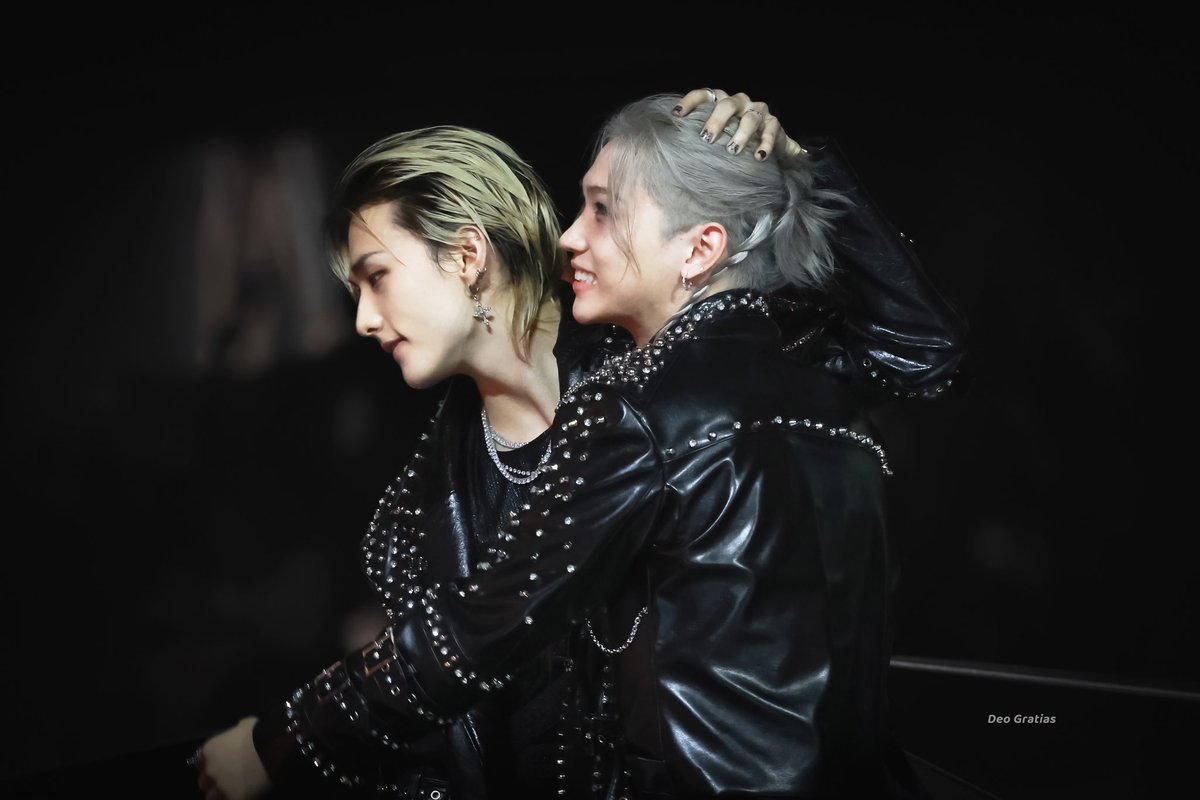 deogratias_hf's tweet photo. 🖤🤍#HappyValentinesDay #황필 https://t.co/tq52ZheEio