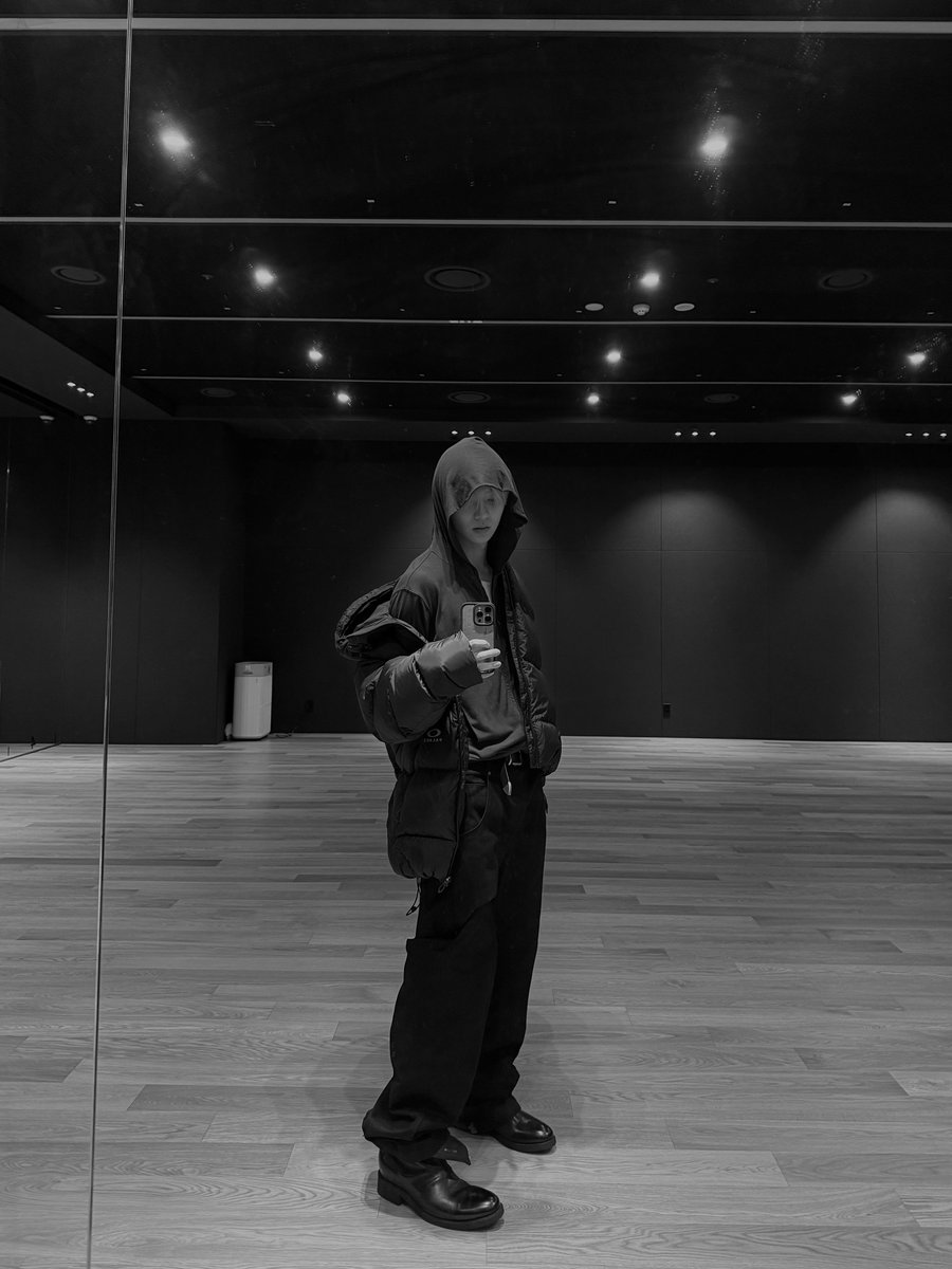 초콜릿보다 짙은 색

#ALPHADRIVEONE #ALD1
#알파드라이브원
#SANGWON #상원