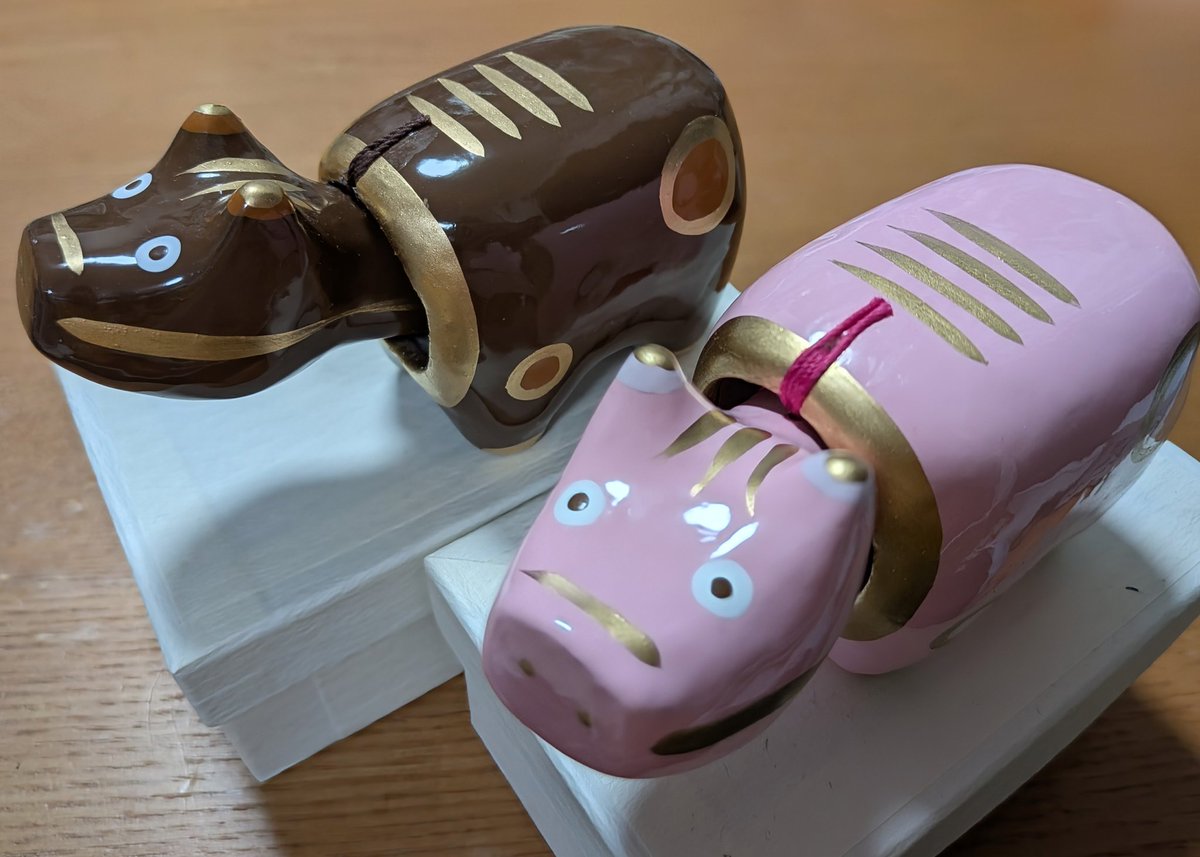 奥さんからバレンタイン・チョコではなくて、赤ベコのチョコ🍫色と