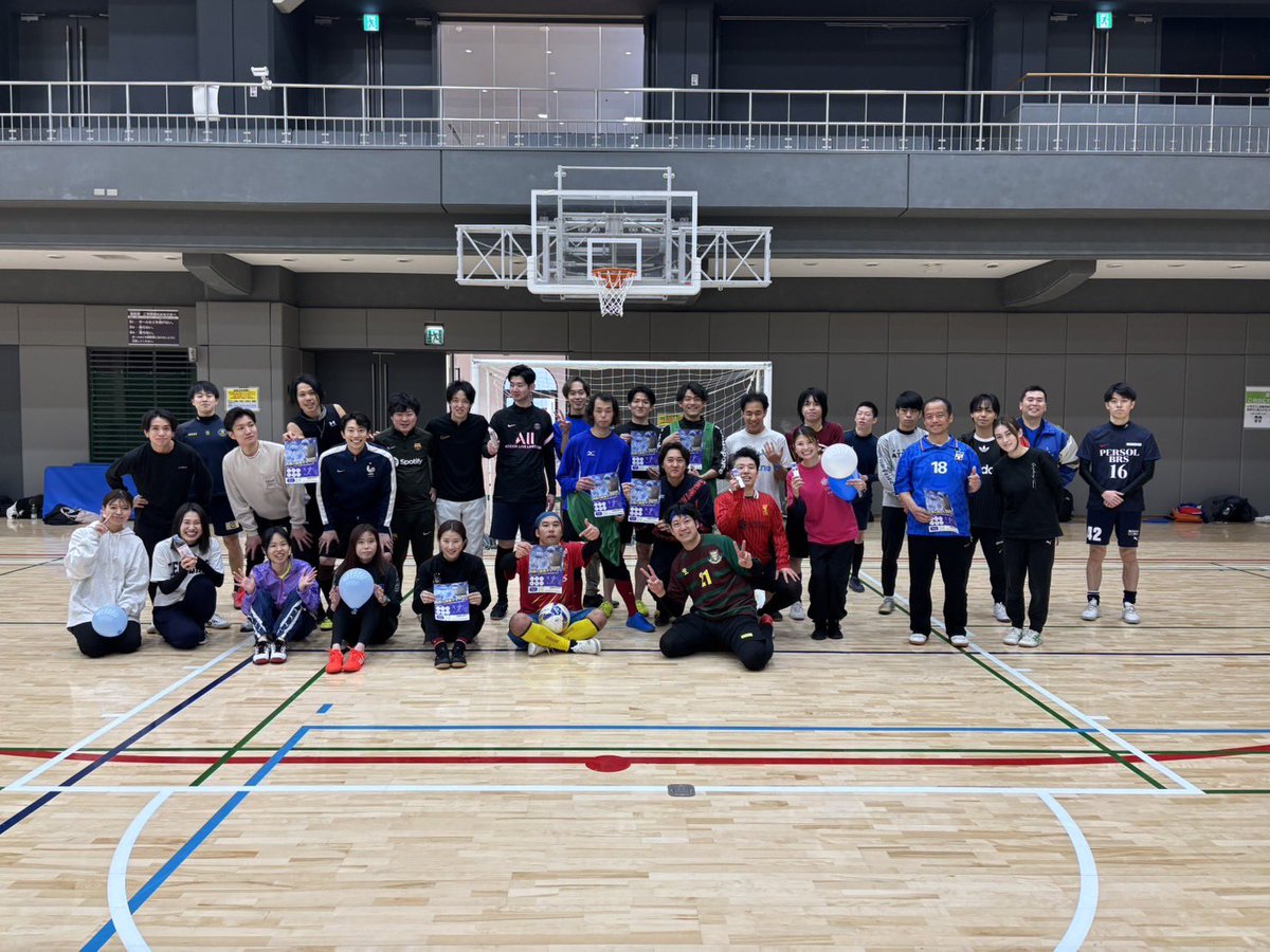 adachiCLASS's tweet photo. 本日、2/14は異業種交流会も兼ねたフットサル交流会を行いました！

ところどころでいろいろお話しされてるのが見られました。

また、ガチとエンジョイで分けることもでき、とっても盛り上がりました！
ご参加の皆さん、協賛の方も含めありがとうございました！

#フットサル
#コサル
#交流会 https://t.co/LROU304SMK