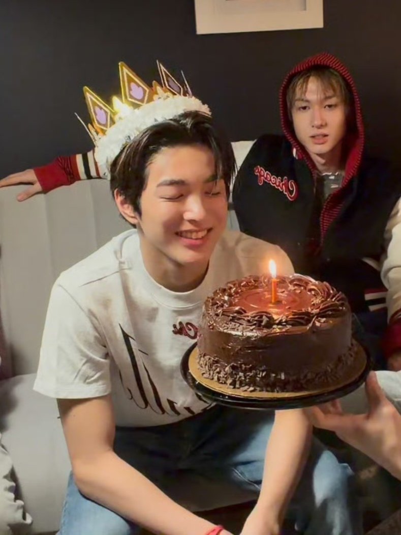 All wishes come ture
HBD Keonho
#KEONHO #건호 #ゴンホ