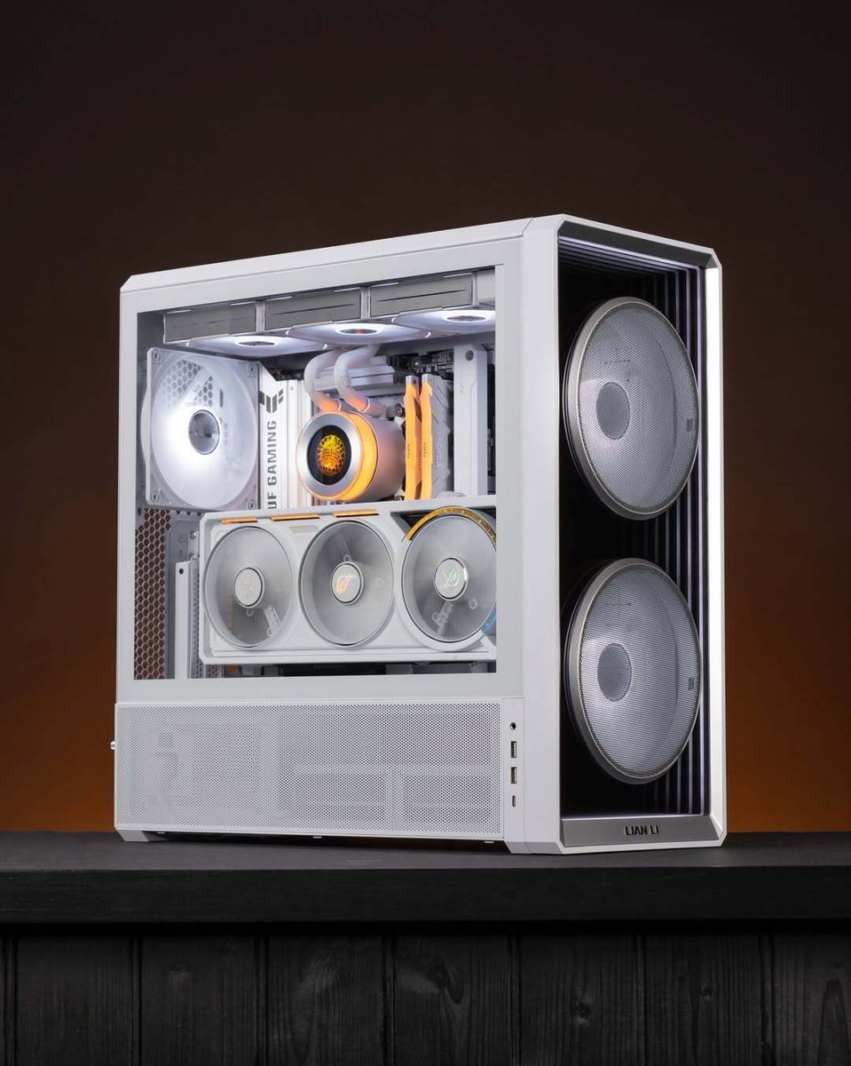 GlobalLianli's tweet image. Would you go clean or go full RGB in the Lancool 217 INF?👀

Cr. @mr_matt_lee

#lianli #case #rgb