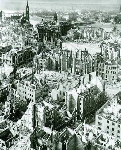 constantinvonh's tweet photo. Vladimir Putin on September 30, 2022: “I would like to remind you that during the Second World War, the United States, together with the British, reduced Dresden, Hamburg, Cologne and many other German cities to rubble without any military necessity. And that was done demonstratively without, I repeat, without military necessity.”