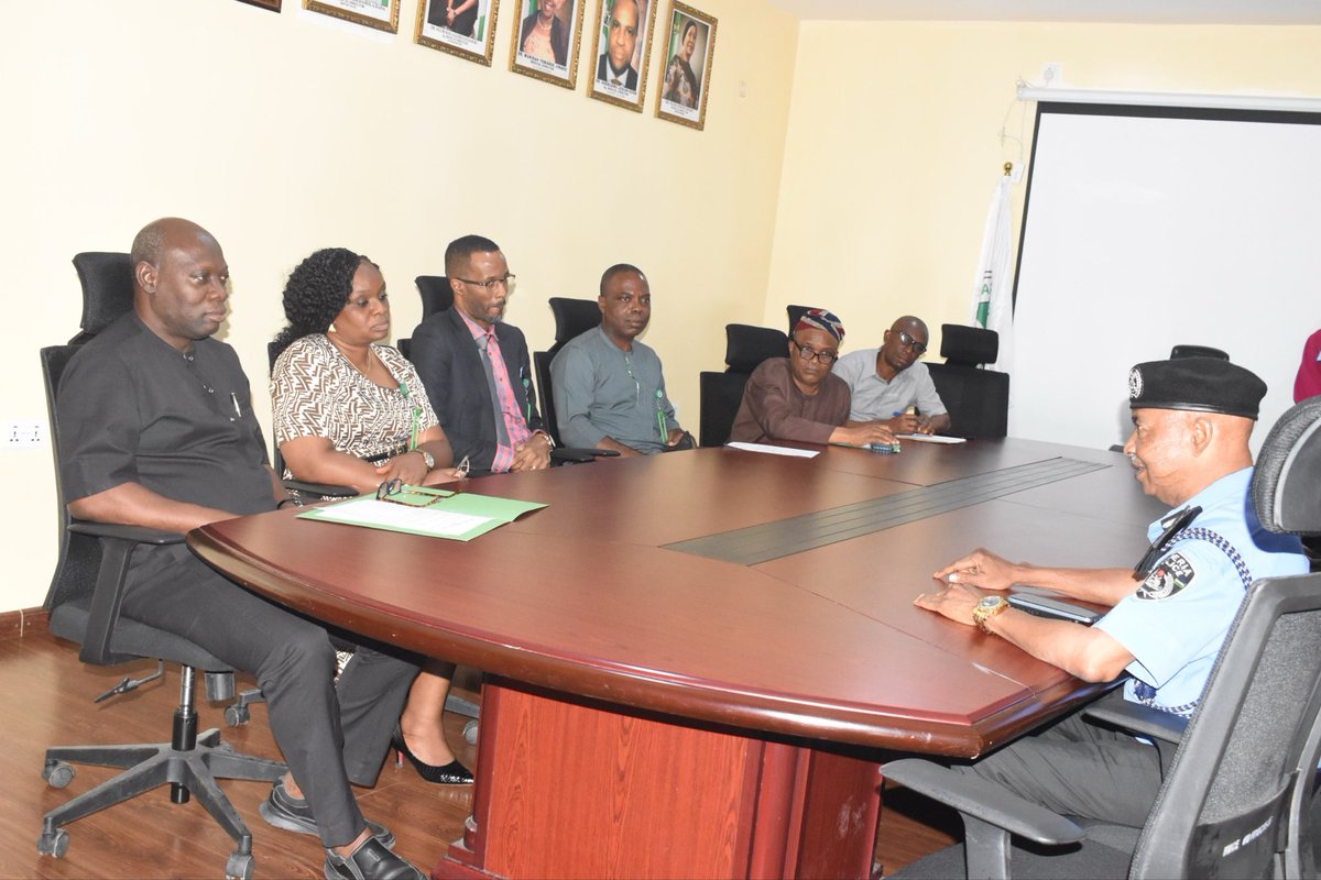 FMC_EB's tweet photo. The New Commissioner of Police, Nigerian Railway Command, Mr Titilayo Lasisi on 11th February, 2026, pay a familiarization visit to FMC, EB, In a bid to foster a healthier and safer environment. 
#ValentinesDay2026 #ValentinesDay #Feburary14 https://t.co/KaLDMadw8D