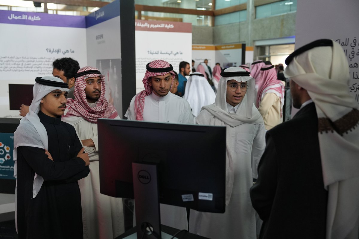 vckfupm's tweet photo. بالتعاون مع عمادة شؤون الطلاب @KFUPM_DSA و نادي الزيارات للطالبات @Kfupm_FVC 

نظم نادي الزيارات بــ #جامعة_الملك_فهد_للبترول_والمعادن معرض التخصصات الجامعية، بمشاركة مميزة من الأندية العلمية بالجامعة، وبحضورٍ فاعل لعدة جامعات شقيقة أثرت المعرض بأركانها التعريفية.

أقيم المعرض يومي الثلاثاء والأربعاء 10-11 فبراير 2026، وشهد حضور أكثر من 1600 طالب وطالبة من المرحلة الثانوية.

كل الشكر لشركاء النجاح ولطلابنا الذين أحيوا المكان بطموحهم. نأمل أن تكون هذه الزيارة نقطة تحول في مسيرتكم الدراسية. 💡👏

#KFUPM