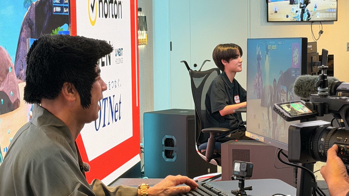 TSUNABeeeeee's tweet image. 【速報】
(　ﾟдﾟ)！？！？！？
護得久先生（@goeku_fec ）がツナビーに！？
詳しくは、3月7日（土）12:00~のRBC3チャンネルで Aランチをチェェーーック
！
#ツナビー
#TSUNABeeeeee!esports高等学院
#RBC
#Aランチ