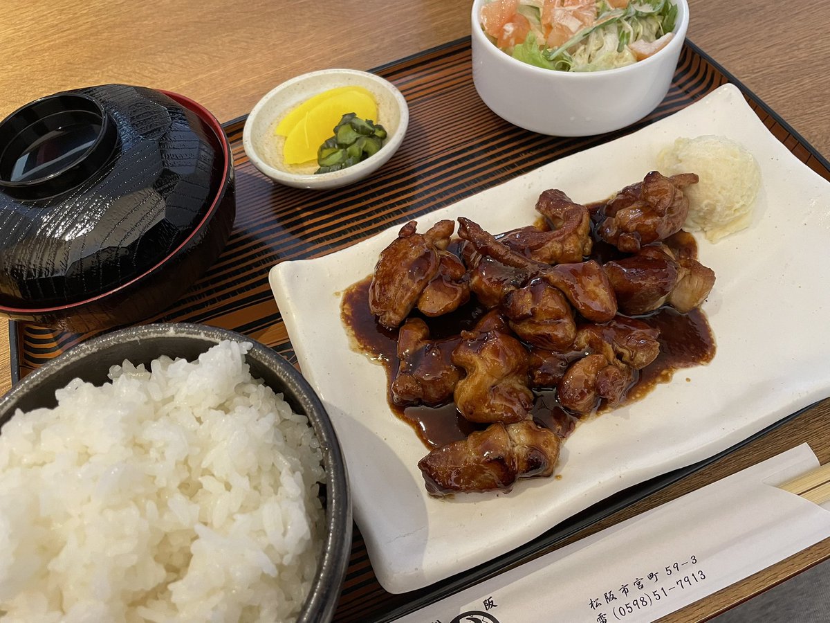tetsuya13952's tweet photo. 練習終わりのランチシリーズ①
・
焼肉で有名な「かどや」の鳥味噌ランチ
・
このボリュームで900円で食べれるコスパの良さ✨
・
松阪にお越しの際はぜひ😋
・
#かどや　#競輪場　#競輪選手　#松阪市
#松阪市ランチ https://t.co/WOAamuSuDi