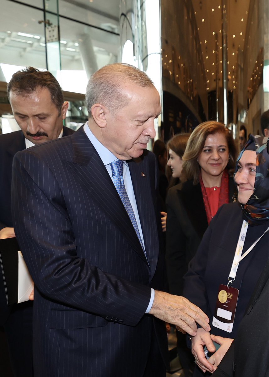 Biz #SeniSeviyoruzReis Türkiye Yüzyılı hedeflerine birlikte yürüyor, davana omuz veriyoruz.💙
