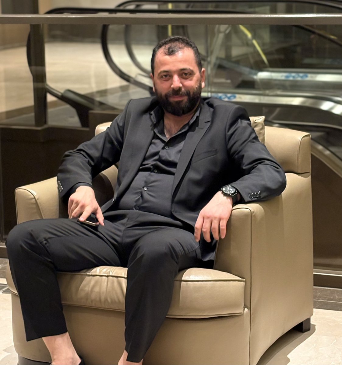 İnsanı makyajdan ve pahalı kıyafetlerden daha çok güzelleştiren şeyler; Nezaket, merhamet, empati, samimiyet.

#artuinşaat #gayrimenkul #mimari  #inşaatsektörü #tekinturhan