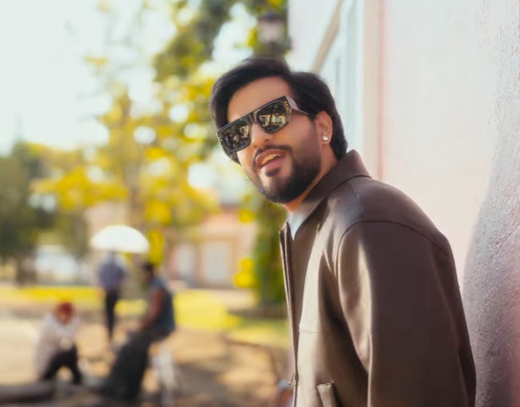 Kumar19607Ritik's tweet photo. 🌟Tagline Reveal :-🌟🌟

FUKRA SHINES IN TAREEFAN MV  #AbhishekMalhan

Tweet with every back up ids https://t.co/cKwz5sw5N9