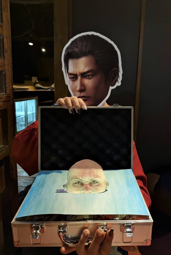 こちら神田です、ご査収ください。

アタッシュケース作：<a href="/kiryuchaa/">まえばむしば‼️</a> 
 #龍が如く極3