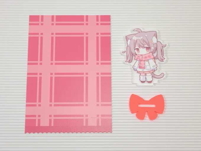 ☆new ~アクリルスタンド~ ☆ はるこちゃん冬服verです! リボンの台座は蛍光色で、付き物にはマフラーをイメージしたポストカードを封入しています ※ギザギザは全て手作業で裁断しているため個体差があります #COMITIA155 #コミティア155