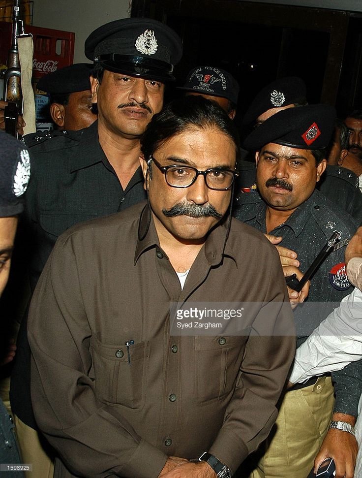 یہ ایک صدر  آصف علی زرداری تھا
نہ پیٹلیس کم ہوئے، نہ آنکھیں خراب ہوئی 
14 سال قید کاٹی 
مگر حوصلہ کم نہ ہوا.❤️
Brave Leader ❤️🥺
