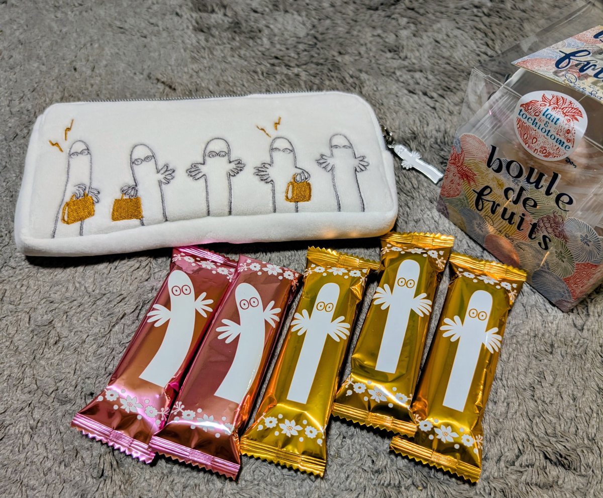 友達とランチしてきた帰りに覗いたバレンタイン特設コーナーのニョロポーチが可愛すぎてまた衝動買い