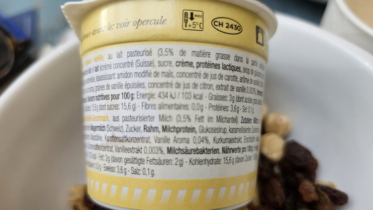 philmada's tweet photo. @Yoplait pourquoi mettre une photo de gousse de vanille sur vos pots yaourts qui ne contiennent que de la vanille épuisée (l'arôme naturel a été extrait et enlevé) ne trompez pas le consommateur. @dgccrf  @60millions #COMCO https://t.co/FphELHjQ0A