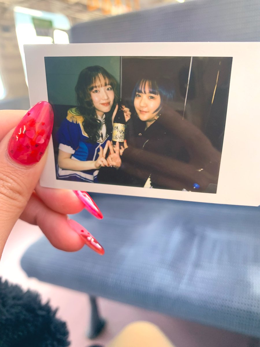 滞在時間4時間、移動15時間
ライブは配信で視聴
変態かな？？？
それでも充実感が凄かった
念願のONAGAWACK😭💕

帰りの電車7分前にチェキ撮れたの奇跡😭