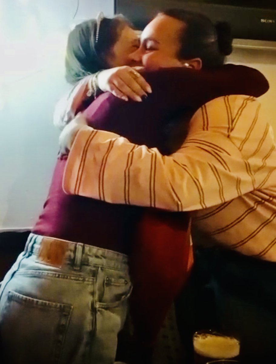 Anoche mi hija me regaló estas rosas por mi cumple!!  Me la como 😍❤️contigo hasta el fin del mundo.