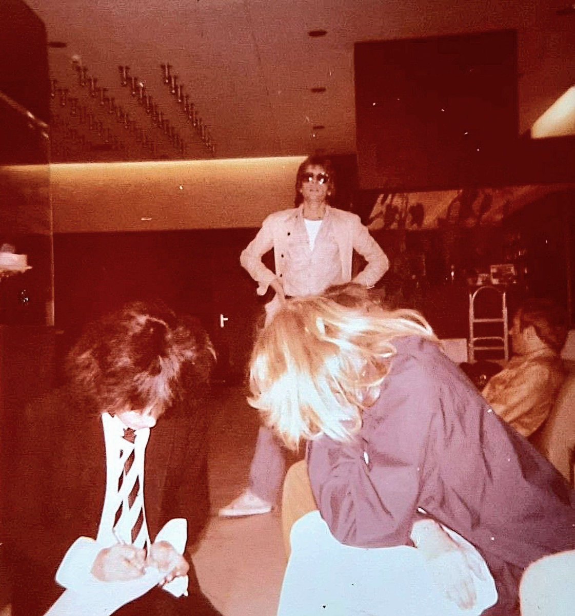 his hair is so shiny..