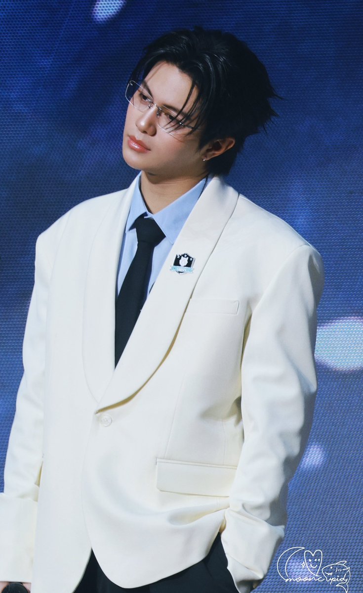 เลี่ยมอย่าเพิ่งรีบโตใจแม่รับความหล่อไม่ไหวโครตจะหล่อเลย😭😭😭😭😭

LYKN RISING ERA

#RISERCONCERTD2 
#williamjkp