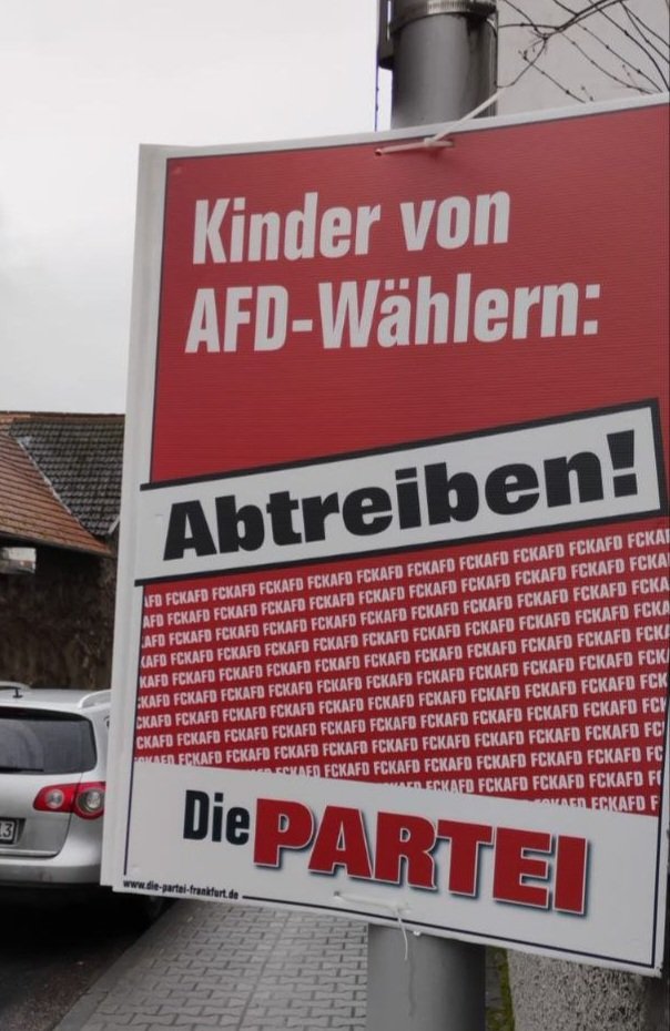 Das soll lustig sein?! 😡
Die Partei ruft zum Mord an Kindern von Anders-Denkenden auf! Oder wie soll ich das verstehen?
Ekelhaft!