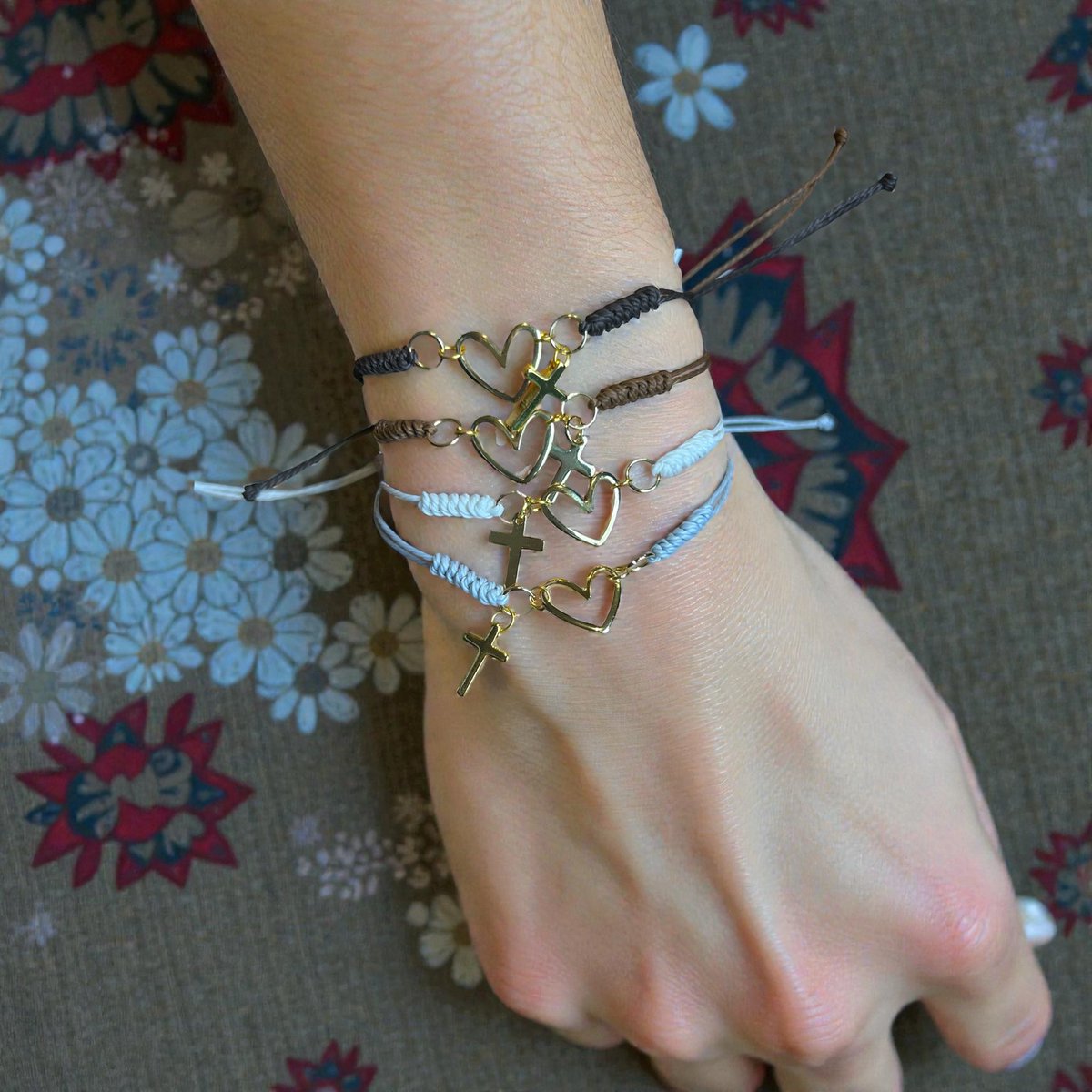ZenCatPottery's tweet photo. Minimalist heart and cross macramรฉ bracelet
https://t.co/uNJbLgglkW
#EasterJewelry #ReligiousJewelry #ChristianJewelry #EasterGift #ConfirmationGift https://t.co/uv63l0FtFC