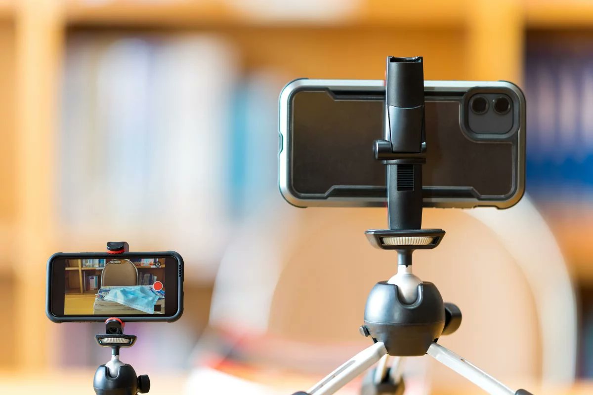 newsbookmobilax's tweet photo. Votre webcam est floue en réunion ? Utilisez votre smartphone pour obtenir une image HD en quelques minutes.
➡️ https://t.co/pvDBa036Y2 #Teletravail #Visioconference #Astuce #Tech #Webcam #Smartphone https://t.co/4e9w6O26km