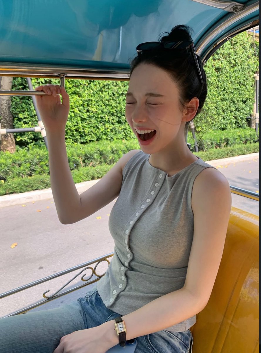 hourly karina tweet media